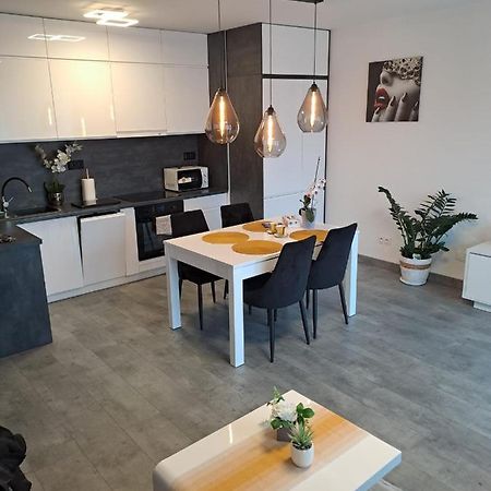 Апартаменти Apartament Sloneczny Єленя-Ґура Екстер'єр фото