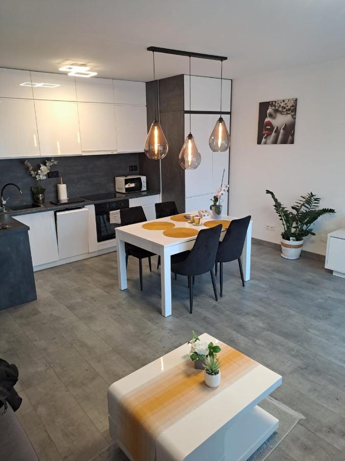 Апартаменти Apartament Sloneczny Єленя-Ґура Екстер'єр фото